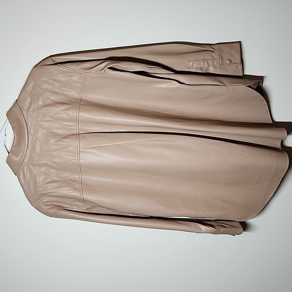 Isaac Mizrahi Live Faux Leather Shacket Camel Button Down Oversized Medium - Picture 10 of 11